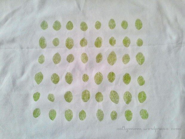 diy leaf printing pouch bag 3 by saltymom.wordpress.com