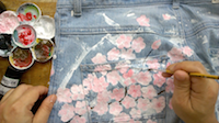 diy-transform-old-jeans-with-paint-sakura-flowers-by-saltymom-net-sm