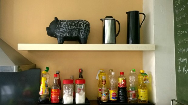 chalkboard pig decor1