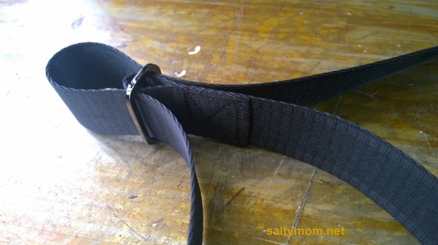 diy adjustable detachable quick release messenger bag strap by saltymom.net.jpg